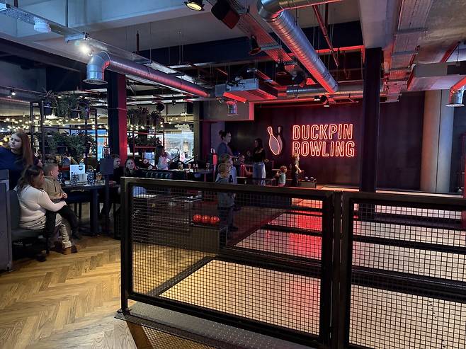 펨붕이 실시간 런던 스포츠펍에서 아스날 시청중