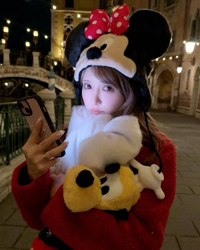 2024-12-22 19.39.29 3528617174501879873_2257433316.jpg 디즈니씨에 놀러간 미카미 유아 오늘 인스타 (+영상)