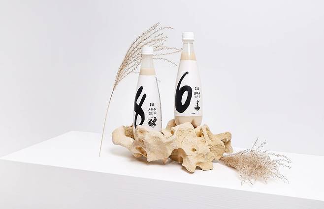 은하수막걸리 2종. 사진=교촌에프앤비 제공