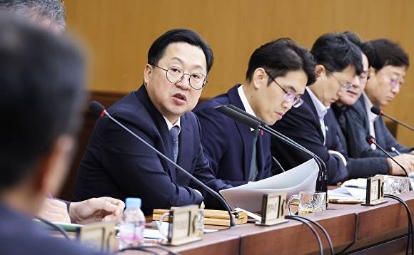 이장우 대전시장이 23일 주간업무회의를 주재하고 있다.[사진=대전시]
