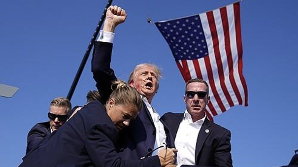 ▲ 피 흘리며 주먹 치켜든 도널드 트럼프 미국 대통령 당선인 [연합뉴스]