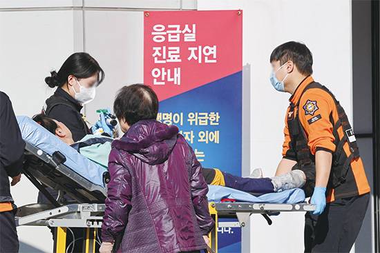 올해는 의대 증원 문제를 놓고 정부와 의료계의 대립이 극심했다.