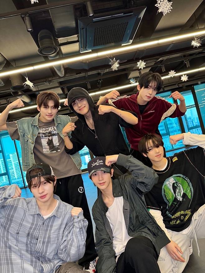 운학, 한유진, 지훈, 경민, 료, 사쿠야. 사진ㅣSBS