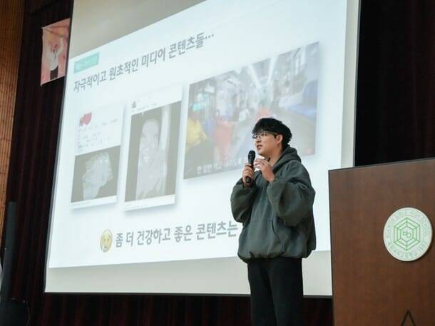 긱블 박찬후 대표가 학생들에게 이야기를 전하고 있다