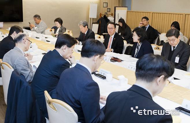 24일 정부서울청사에서 열린 제5차 바이오헬스혁신위원회 회의에서 박민수 보건복지부 제2차관이 발언하고 있다.