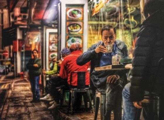 저우룬파가 찍은 홍콩 골목식당의 모습. X(옛 트위터)