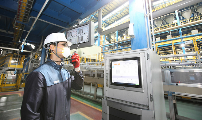 천연흑연을 원료로 해서 음극재를 생산 중인 포스코퓨처엠 세종2공장 모습. 포스코퓨처엠 제공