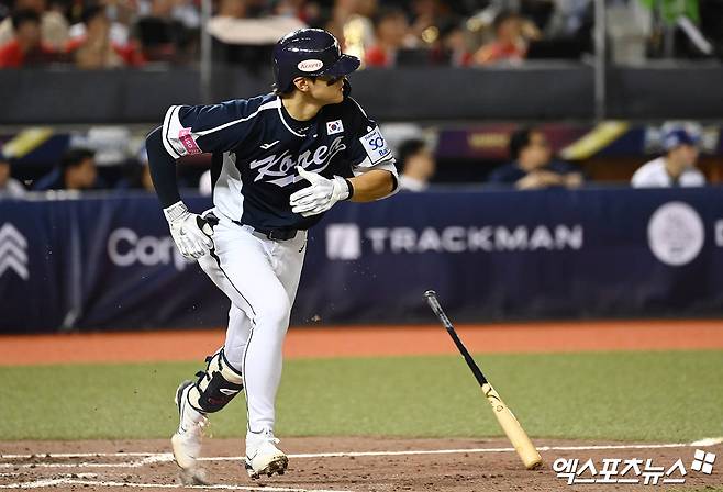 13일 오후 대만 타이베이돔에서 열린 '2024 WBSC(세계야구소프트볼연맹) 프리미어12' B조 조별리그 대한민국과 대만의 경기, 4회초 1사 2루 한국 김도영이 1타점 적시 2루타를 때려내고 있다. 엑스포츠뉴스DB