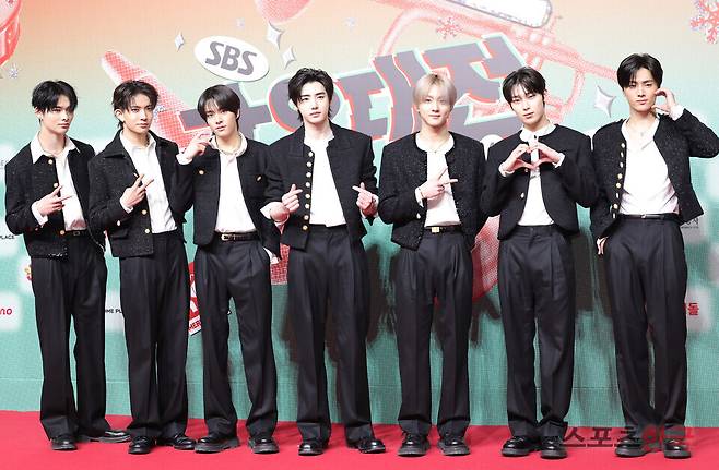 '2024 SBS 가요대전' 레드카펫 행사에 참석한 엔하이픈. 24.12.25. ⓒ이혜영 기자 lhy@hankooki.com