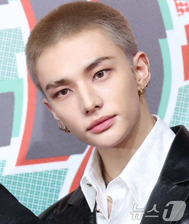 스트레이 키즈 현진이 '골드 키위'를 연상시키는 반삭 헤어로 눈길을 끌었다. ⓒ News1 권현진 기자
