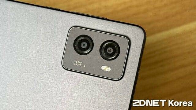 후면에 1천300만 화소 / 200만 화소 카메라를 내장했다. (사진=지디넷코리아)