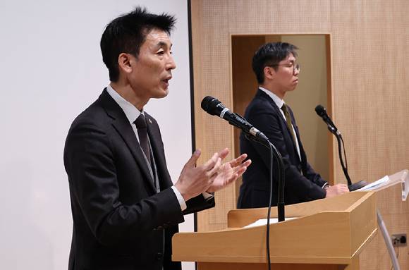 김용현 전 국방부 장관 변호인단인 이하상 변호사가 26일 오전 서울 서초구 한국컨퍼런스센터에서 기자회견을 하고 있다. 2024.12.26 [사진=연합뉴스]