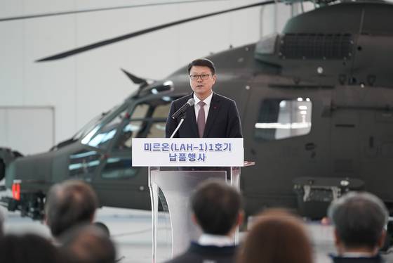 Deputy Minister of Current Capability Program Cho Hyun-ki of Defense Acquisition Program Administration speaks at the Korea Aerospace Industries headquarters in South Gyeongsang on Dec. 26. [YONHAP]