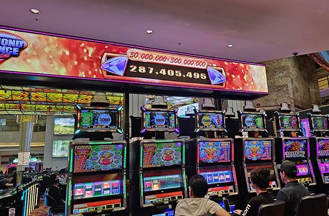 ▲강원랜드 인기 슬롯머신인 '강원랜드 잭팟'. ⓒ독자