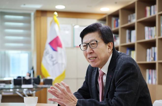 연합뉴스와 인터뷰하는 박형준 시장 [부산시 제공]