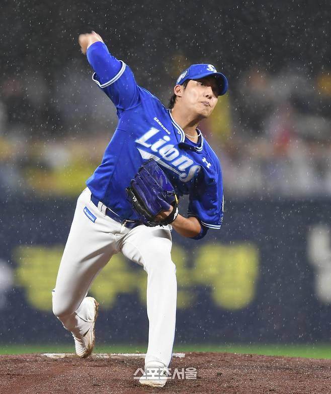 삼성 원태인이 광주-기아 챔피언스 필드에서 열린 KIA와 2024 KBO 한국시리즈 1차전에서 역투하고 있다. 광주 | 최승섭기자 thunder@sportsseoul.com
