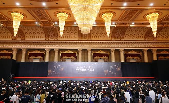 '제 9회 아시아 아티스트 어워즈'(The 9th Asia Artist Awards, 'AAA 2024')'가 열리는 27일 오후 태국 방콕 임팩트 챌린저 홀 1-2(IMPACT Challenger Hall 1-2)에서 팬들이 입장을 기다리고 있다. 2024.12.27 /사진=김창현 chmt@