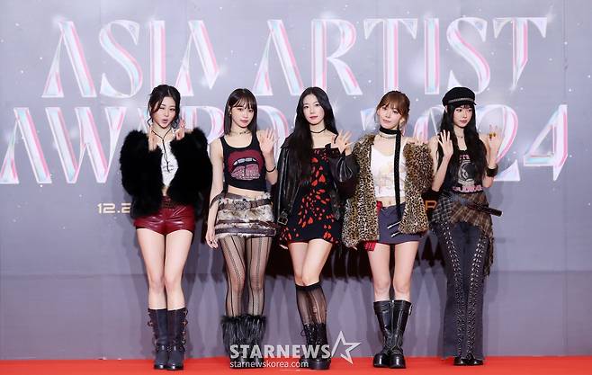 르세라핌 'AAA 2024 무대 기대하세요!'[★포토]