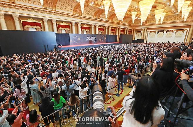 발디딜 틈 없는 2024 AAA[★포토]