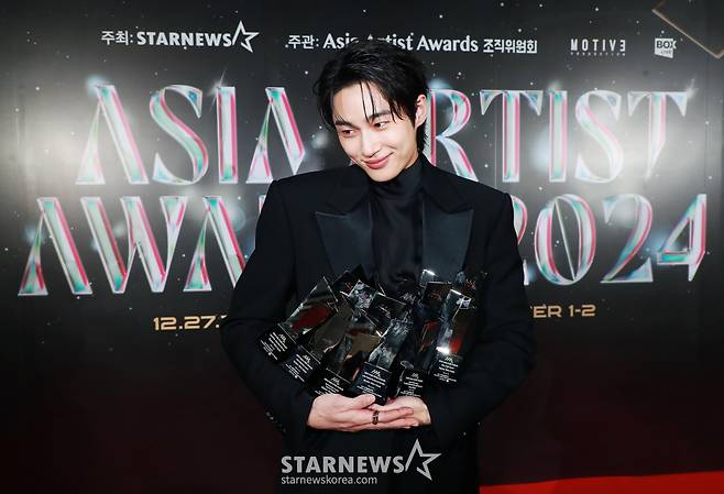 변우석 '수줍게 6관왕'[★포토]