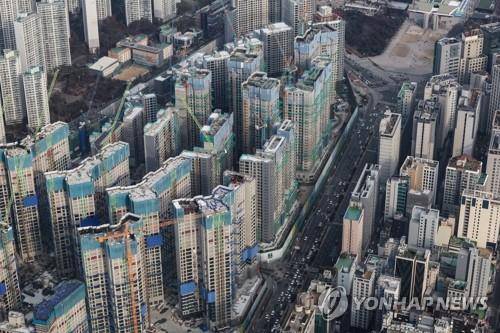 서울시내의 아파트 신축 현장 [연합뉴스 자료사진]