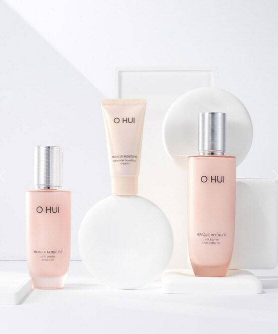 내년 1월1일부터 가격이 인상되는 오휘의 ‘미라클 모이스처 핑크 베리어 2종’. (사진=LG생활건강)