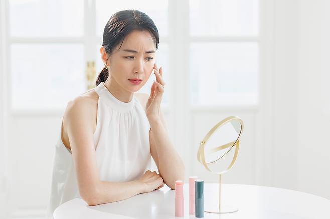 인스턴트 음식에 수면 부족과 스트레스가 장기간 지속되면 자신도 모르게 천천히 피부는 늙어간다. [사진=클립아트코리아]