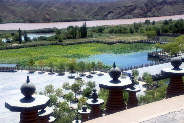 청동협 108탑과 황하. ⓒ최종명