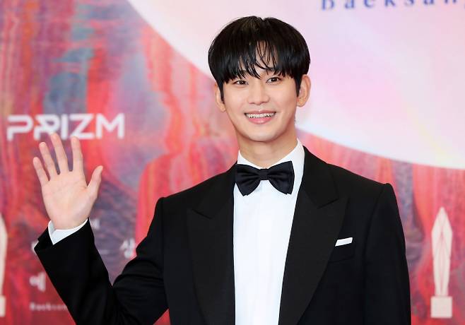 사진은 지난 5월7일 서울 강남구 코엑스에서 열린 제60회 백상예술대상에 참석한 배우 김수현.  /사진=뉴시스