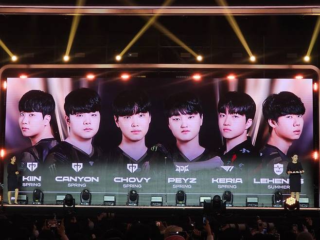 2024 LCK 어워드 'ALL LCK 1ST TEAM Spring & Summer' 상을 수상한 선수들 ⓒ데일리안 황지현 기자