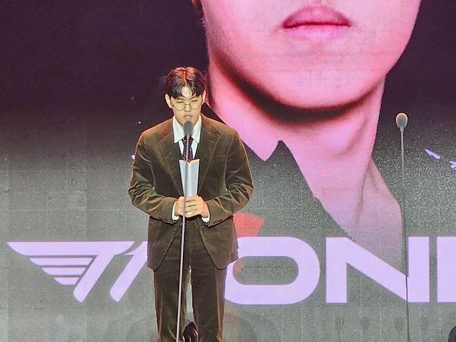 '오너' 문현준이 2024 LCK 어워드에서 올해의 정글 선수상을 수상했다.ⓒ데일리안 황지현 기자