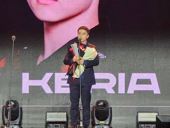 '케리아' 류민석이 2024 LCK 어워드에서 올해의 서포터 선수상을 수상했다. ⓒ데일리안 황지현 기자