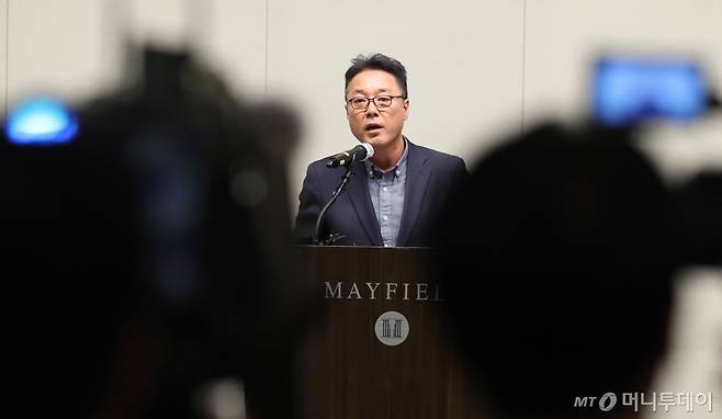 [서울=뉴시스] 추상철 기자 = 송경훈 제주항공 경영지원본부장이 29일 오후 서울 강서구 메이필드호텔에서 '무안 제주항공 참사'와 관련 브리핑을 하고 있다. 2024.12.29. scchoo@newsis.com /사진=추상철