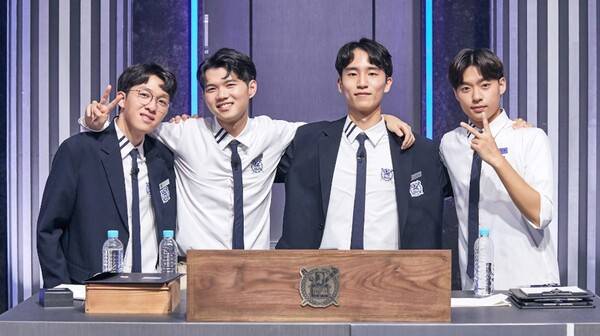 ▲ '대학전쟁 시즌 2' 우승한 서울대 팀. 좌측부터 김규민, 육준형, 우수한, 조준형. 제공|쿠팡플레이