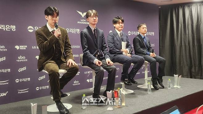 ‘오너’ 문현준이 29일 ‘LCK 어워드’가 끝난 후 기자회견에서 취재진의 질문에 답하고 있다. DDP=김민규 기자 kmg@sportsseoul.com