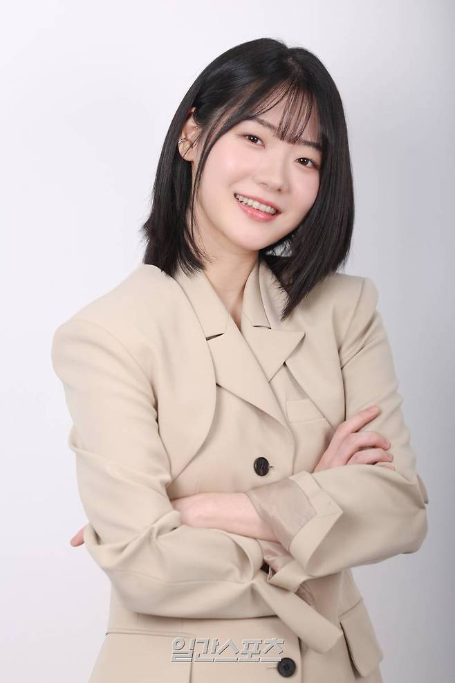 배우 조윤수가 17일 오후 서울 중구 순화동 KG타워에서 진행된 일간스포츠와의 인터뷰에 앞서 포즈를 취하고 있다. 서병수 기자 qudtn@edaily.co.kr /2024.12.17/