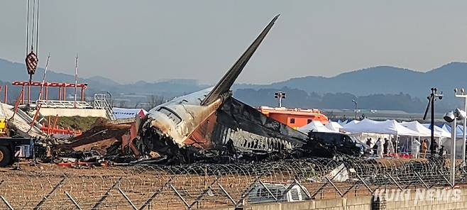 제주항공 여객기 추락사고로 사망한 179명의 시신이 모두 수습됐다. 이중 참사 이틀째인 30일, 신원이 확인된 사망자는 141명이다. 사진=신영삼 기자