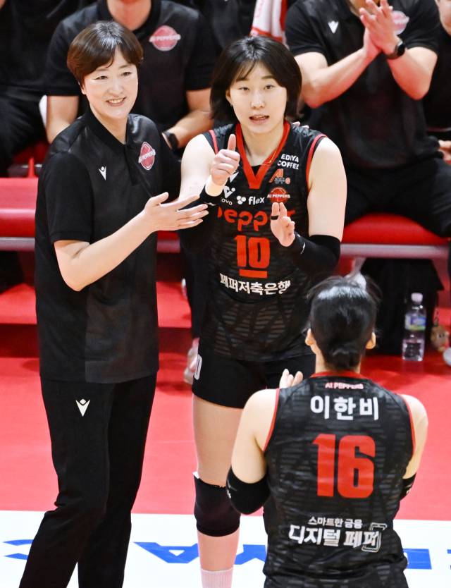 박정아(오른쪽). /KOVO