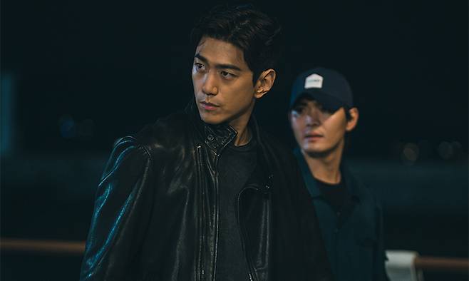 SBS ‘열혈사제2’에서 마약상 김홍식을 연기한 성준은 “김홍식은 한국에 대한 향수가 있는 사람으로 ‘내가 한국에 돌아갈 때는 라오스에서 고생했으니 보상받아야지’라는 심리가 있었다”며 “이탈리아 마피아의 문화를 동경했던 인물”이라고 설명했다. 길스토리·SBS 제공