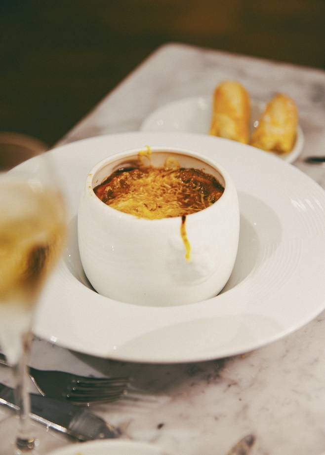 겨울이면 생각나는 파리의 양파 수프