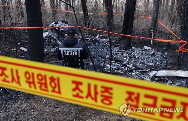 국토교통부 항공철도사고조사위원회, 헬기 추락 현장 조사 [연합뉴스 자료사진]