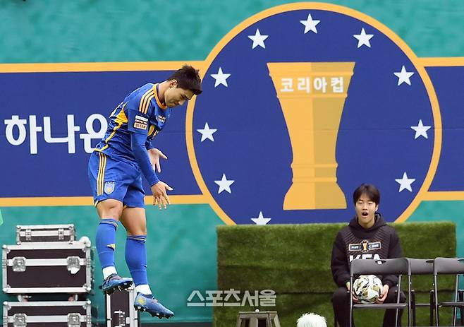 울산 주민규가 지난달 30일 서울월드컵경기장에서 열린 2024 하나은행 코리아컵 포항과의 결승전에서 선제골을 넣은 뒤 기뻐하고 있다. 상암 | 박진업 기자 upandup@sportsseoul.com