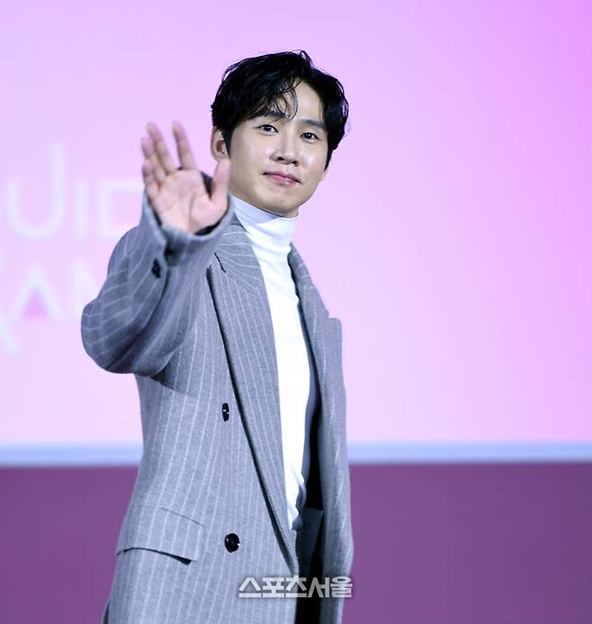 박성훈이 9일 서울 동대문디자인플라자(DDP)에서 열린 넷플릭스 ‘오징어게임2’ 제작발표회에서 포토타임을 갖고 있다. 최승섭기자 thunder@sportsseoul.com