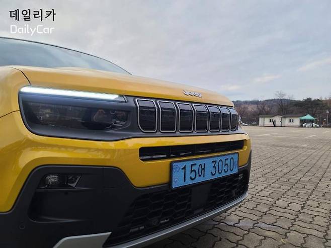 지프(Jeep) 콤팩트 전기 SUV 어벤저(Avenger) (헤드램프, 라디에이터 그릴)