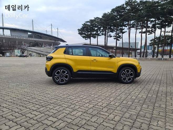지프(Jeep) 콤팩트 전기 SUV 어벤저(Avenger)