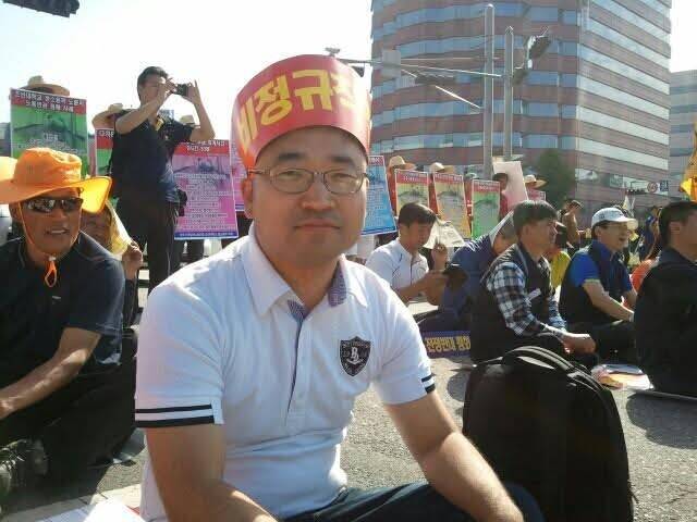 2013년 5월17일 광주역에서 열린 ‘비정규직 철폐 전국노동자대회’에 참가한 필자 모습. 필자 제공