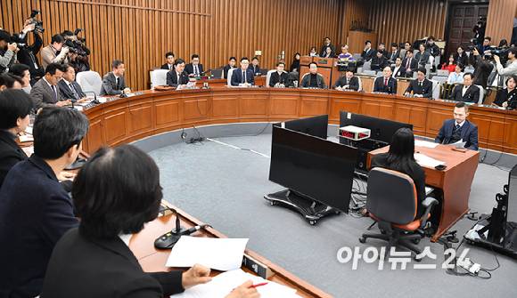 안규백 국정조사특별위원장이 31일 오전 서울 여의도 국회에서 열린 윤석열 정부의 비상계엄 선포를 통한 내란 진상규명 국정조사특별위원회에서 발언하고 있다. [사진=곽영래 기자]