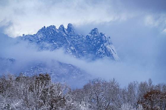 Mount Dobong in Dobong District, northern Seoul, is covered in snow on Nov. 27, 2024. [YONHAP]