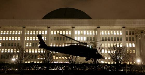 A helicopter with armed special forces lands in front of the National Assembly building in Yeouido, western Seoul, after President Yoon Suk Yeol declares martial law on Dec. 3. [JOONGANG ILBO]