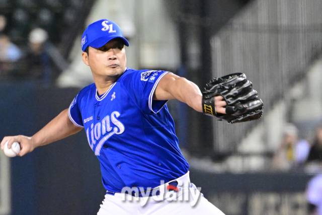 2024년 6월 27일 서울 잠실야구장에서 진행된 '2024 신한 SOL 뱅크 KBO 리그' 삼성-LG의 경기. 삼성 오승환이 8회말 구원 등판해 역투를 펼치고 있다. /마이데일리 DB